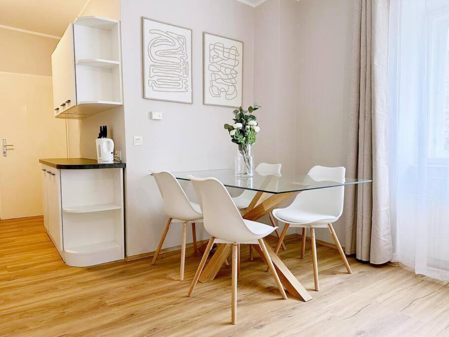 Next To Shopping Street I 5 Minutes To Inner * Wien