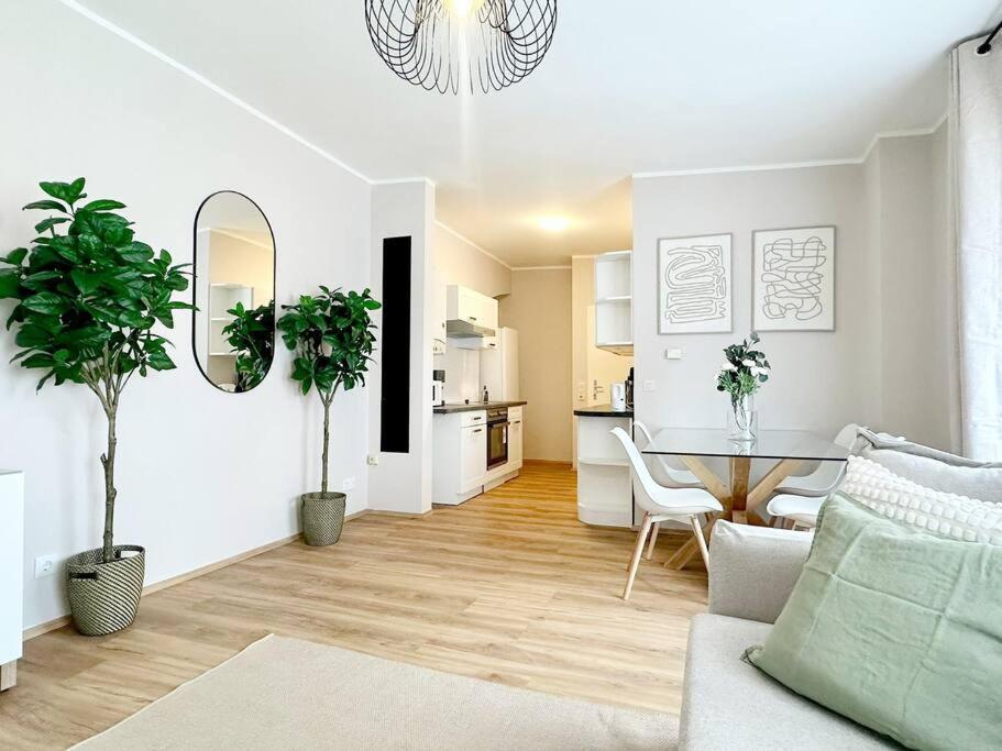 Next To Shopping Street I 5 Minutes To Inner Apartment *